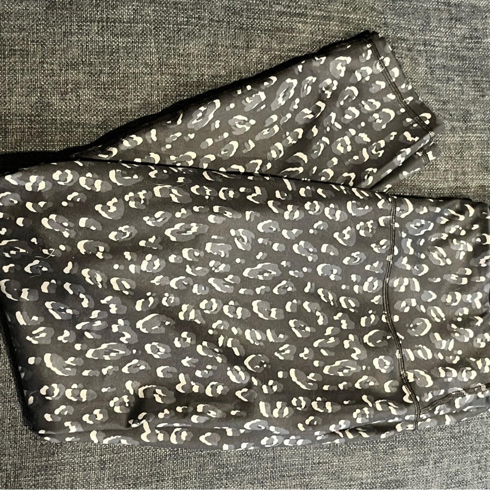 Old Navy Black Gray Leopard Print Leggings